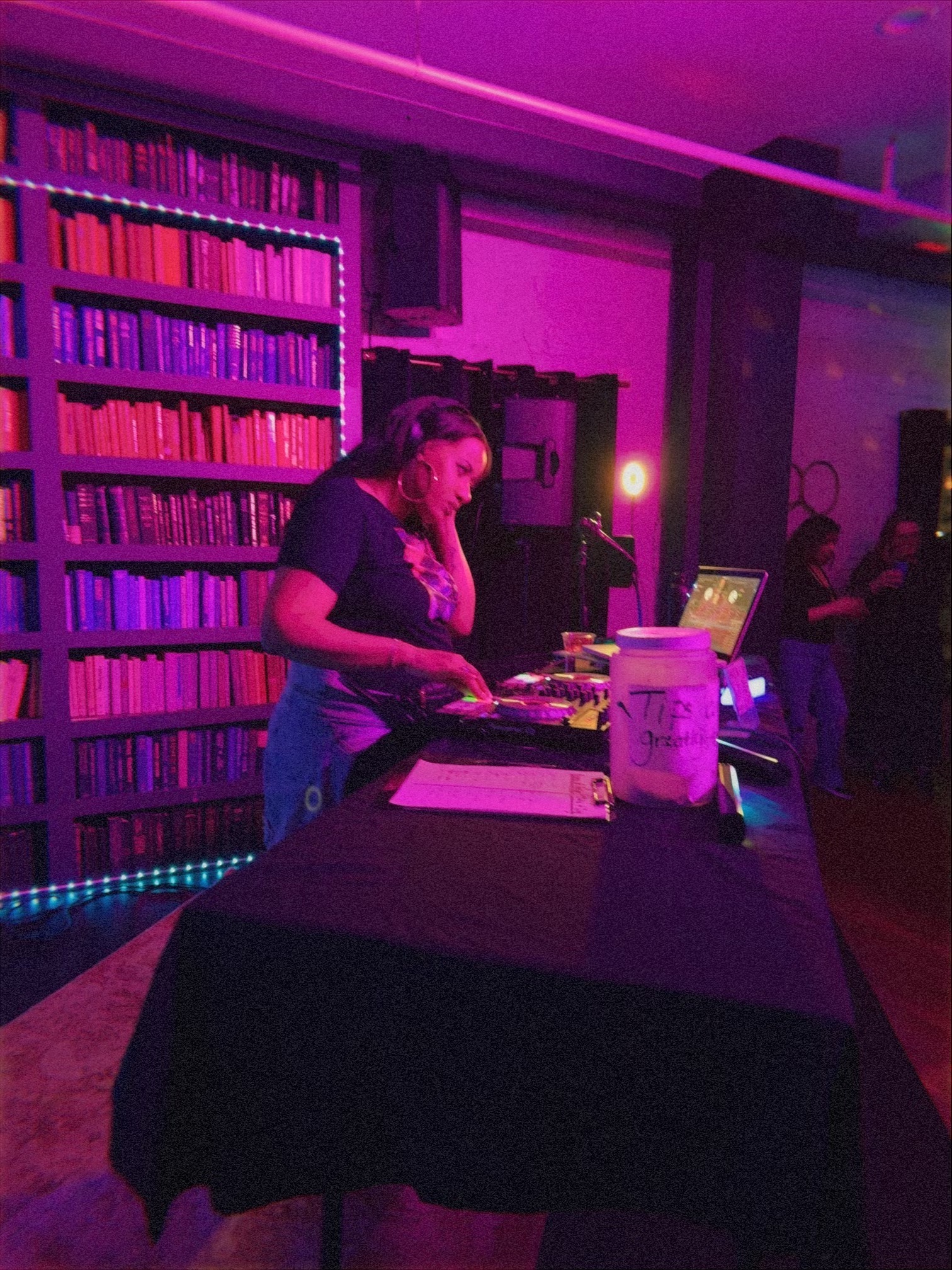 DJ Monae performing